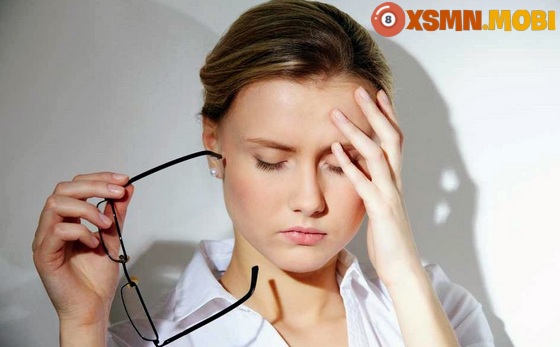 Lý giải hiện tượng giật mắt, nháy mắt ở cả nam và nữ